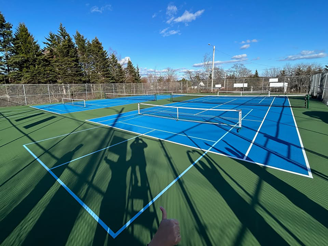 Thi công xây sân tennis-pickleball bề mặt thảm lắp ráp với nền nhựa